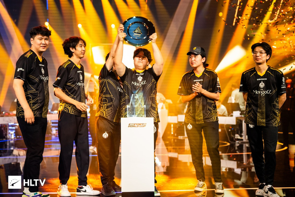 The MongolZ баг анх удаа  "HLTV"-ийн чансааг тэргүүлж,  дэлхийн №1 баг боллоо