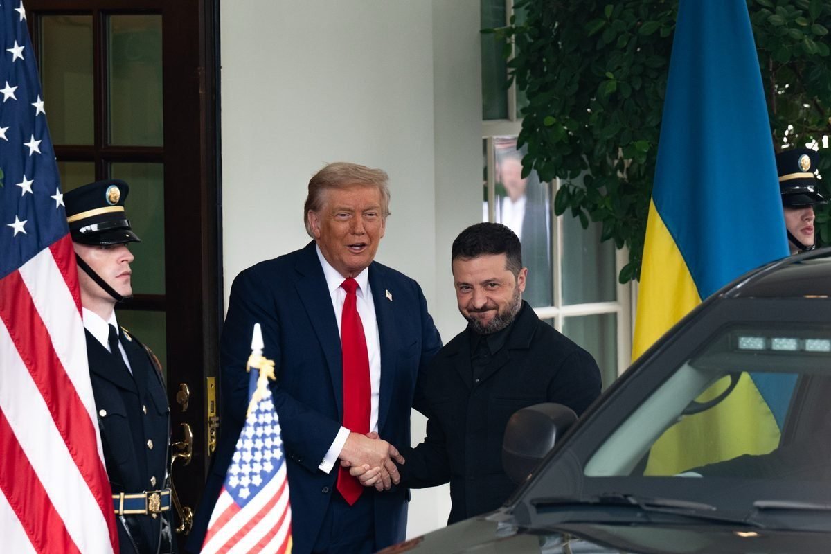 Украйны Ерөнхийлөгч Володимир Зеленьский Доналд Трампаас яаралтай тусламж хүсэж захидал илгээжээ