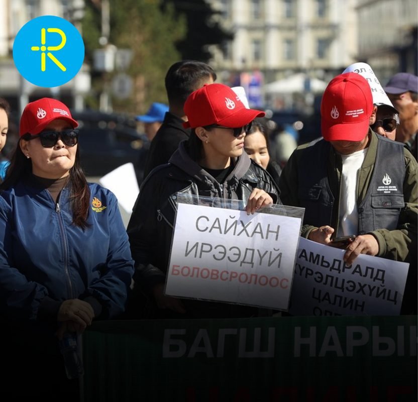 Багш нар хоёр цалинтай болсноос хойш  цалингийн зээл авч чадахаа больжээ