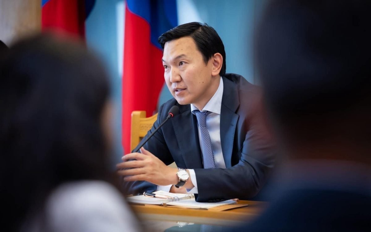 Ерөнхий сайд Н.Учрал АН-ын гишүүдтэй "Данхар төр-Дарамтат татвар" сэдвээр мэтгэлцэнэ