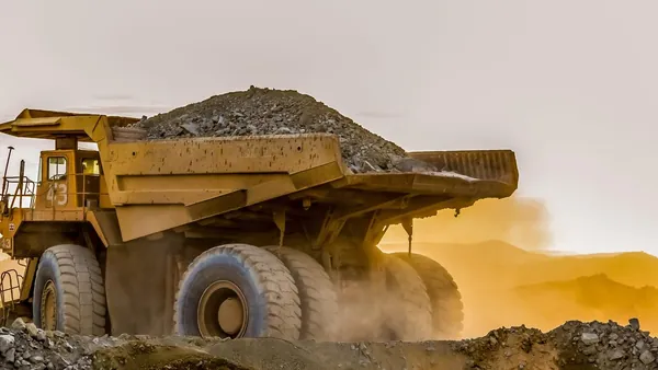 Баяжмал тээвэрлэлтийн замыг хааснаас болж хуваарьт тээвэрлэлт зогсож,  21 тэрбум төгрөгийн АМНАТ тасалдах  эрсдэлтэй байна