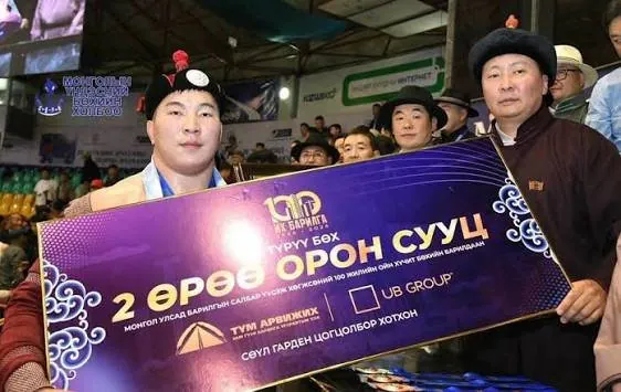 Улсын шинэ начин Б.Гончигсүрэнд барилгын салбарынхан 2 өрөө байрны түлхүүрийг нь гардууллаа