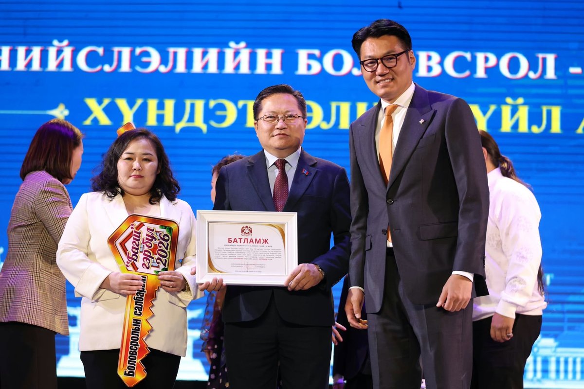 Багш гэр бүлийн төлөөлөлд түрээслээд өмчлөх орон сууцны батламж гардууллаа