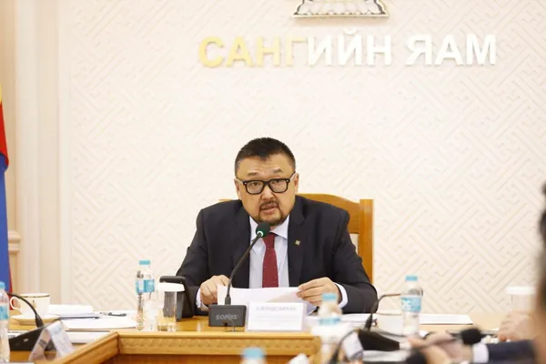 Хилийн боомтын үндэсний зөвлөл хуралдлаа.  Хуралдааныг Сангийн сайд, Хилийн боомтын  үндэсний зөвлөлийн дарга З.Мэндсайхан удирдаж,  нийт 11 асуудал хэлэлцлээ
